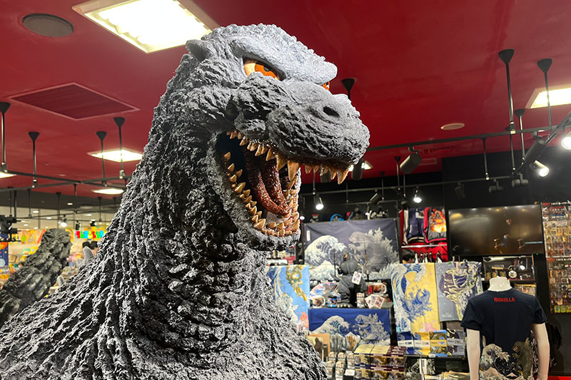 ゴジラ・ストア Osaka 店内写真1