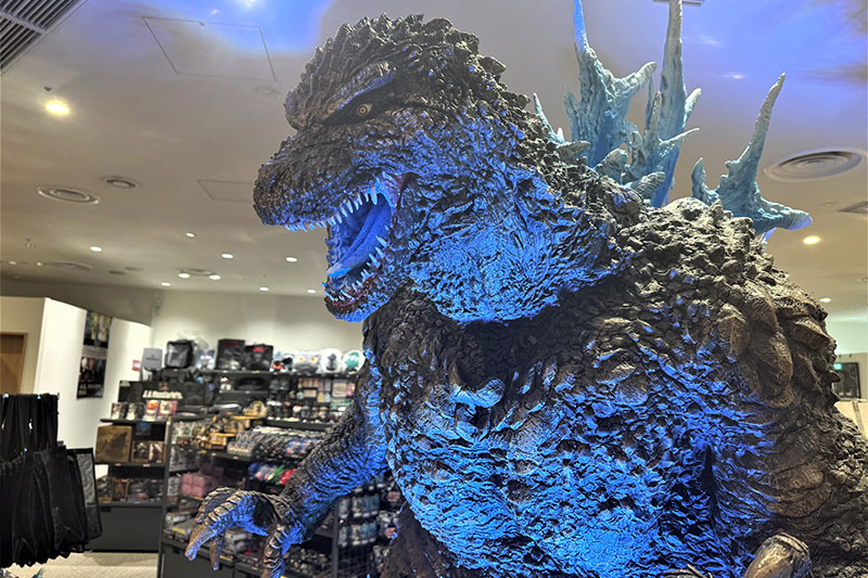 ゴジラ・ストア Umeda 店内写真1